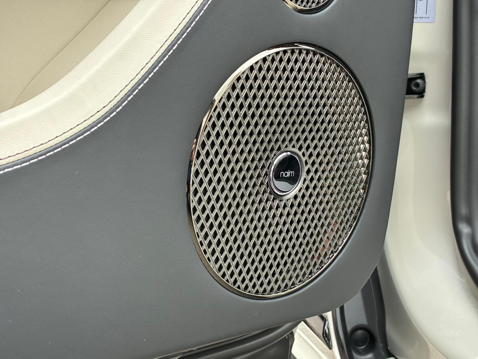 2026 BENTLEY CONTINENTAL GTC S V8 HYBRID — photo 10 of 13
